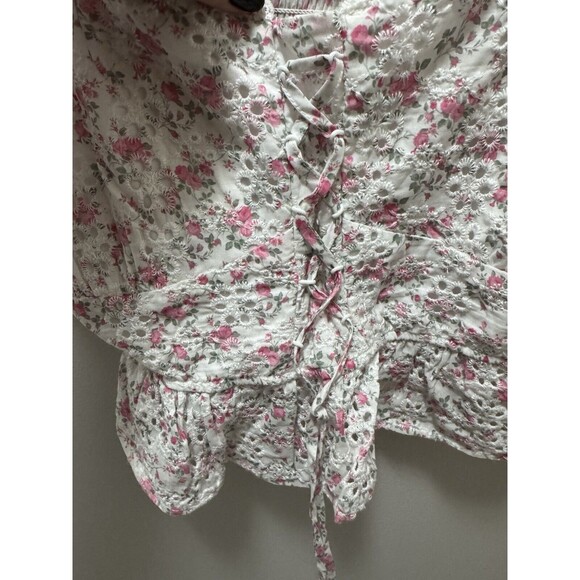 Altar'd State Eyelet Floral Smocked Crop‎ Top Size Xl NWT - Picture 2 of 7